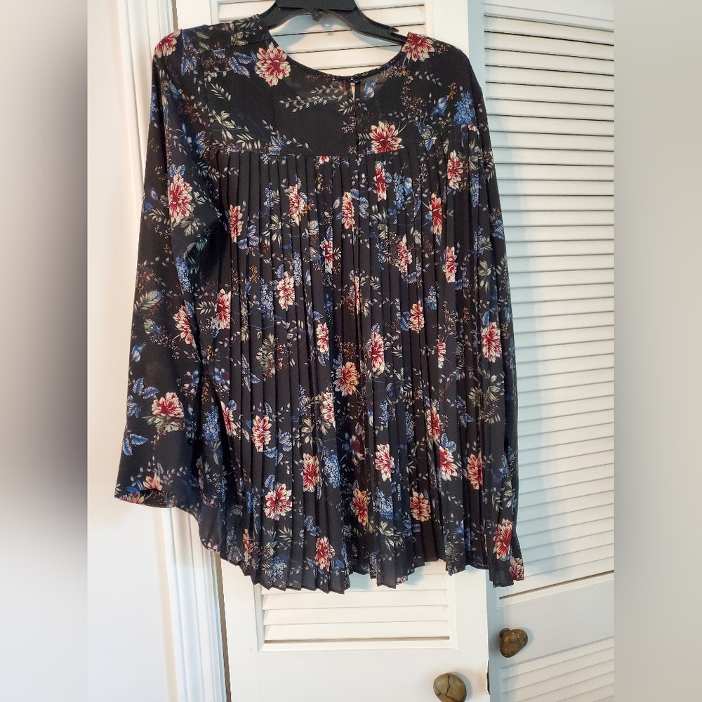 Everleigh black floral blouse size xl